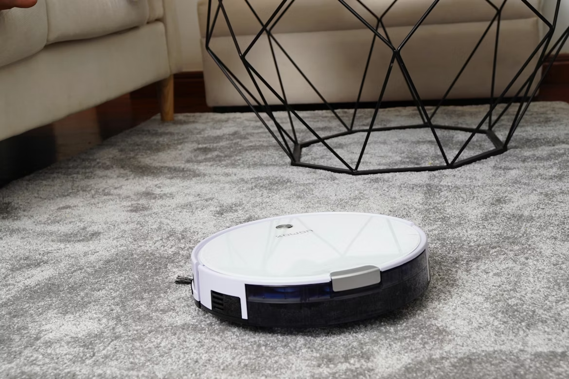 Robot aspirant et lavant : quelle différence avec un aspirateur classique ?