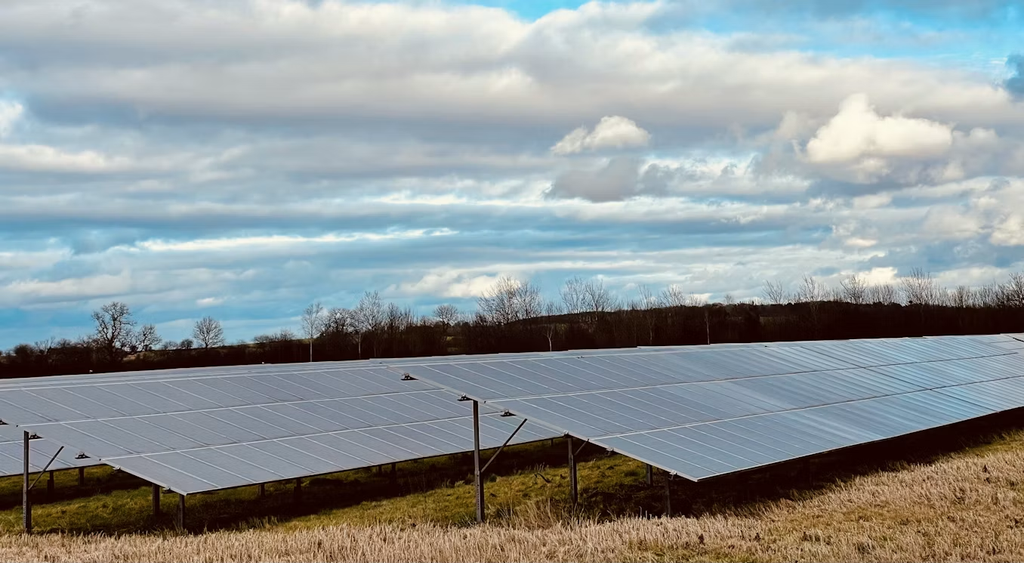 Panneau solaire pour VR et roulotte 